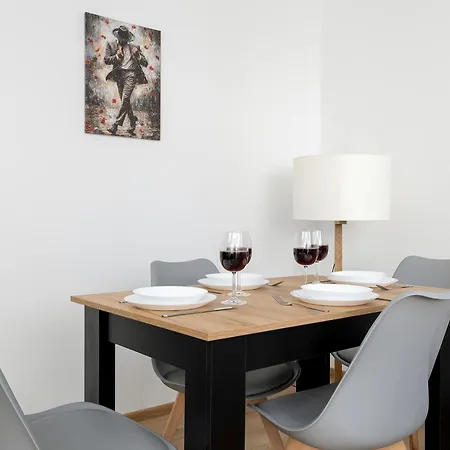 Apartman Modern With Balcony And Place For Remote Work By Renters