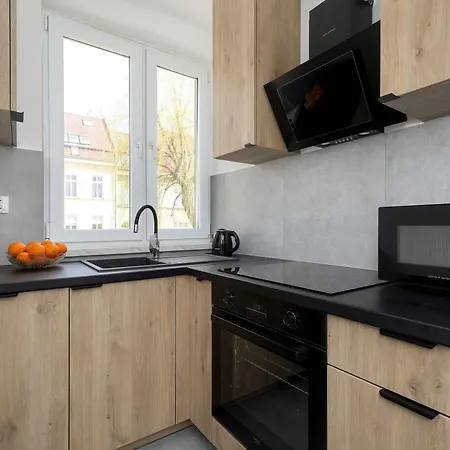Modern With Balcony And Place For Remote Work By Renters *