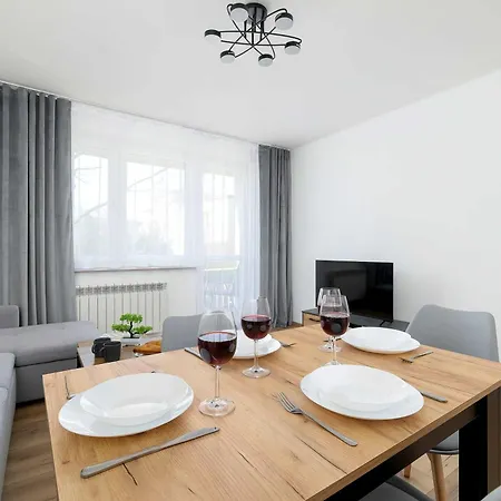 Modern With Balcony And Place For Remote Work By Renters Apartman