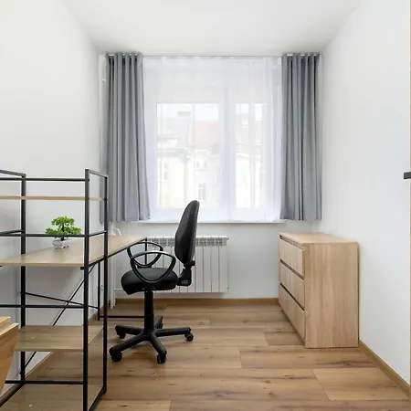 Modern With Balcony And Place For Remote Work By Renters Apartman *